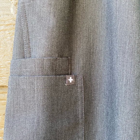 Figs Technical Collection Kade Gray Womens Scrubs Pants women Size XXS Petite - Picture 14 of 14